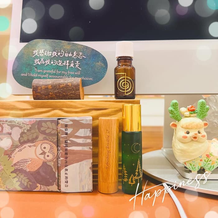 今天收到靜雯療癒師調配的專屬精油與聖誕禮物