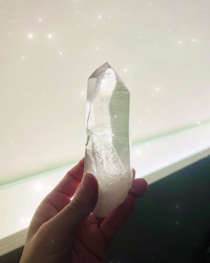 睡前，一位療癒師夥伴在群組分享自己正在經