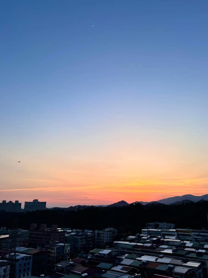 藍調時刻 #端午限定夕陽 #月亮 #飛機